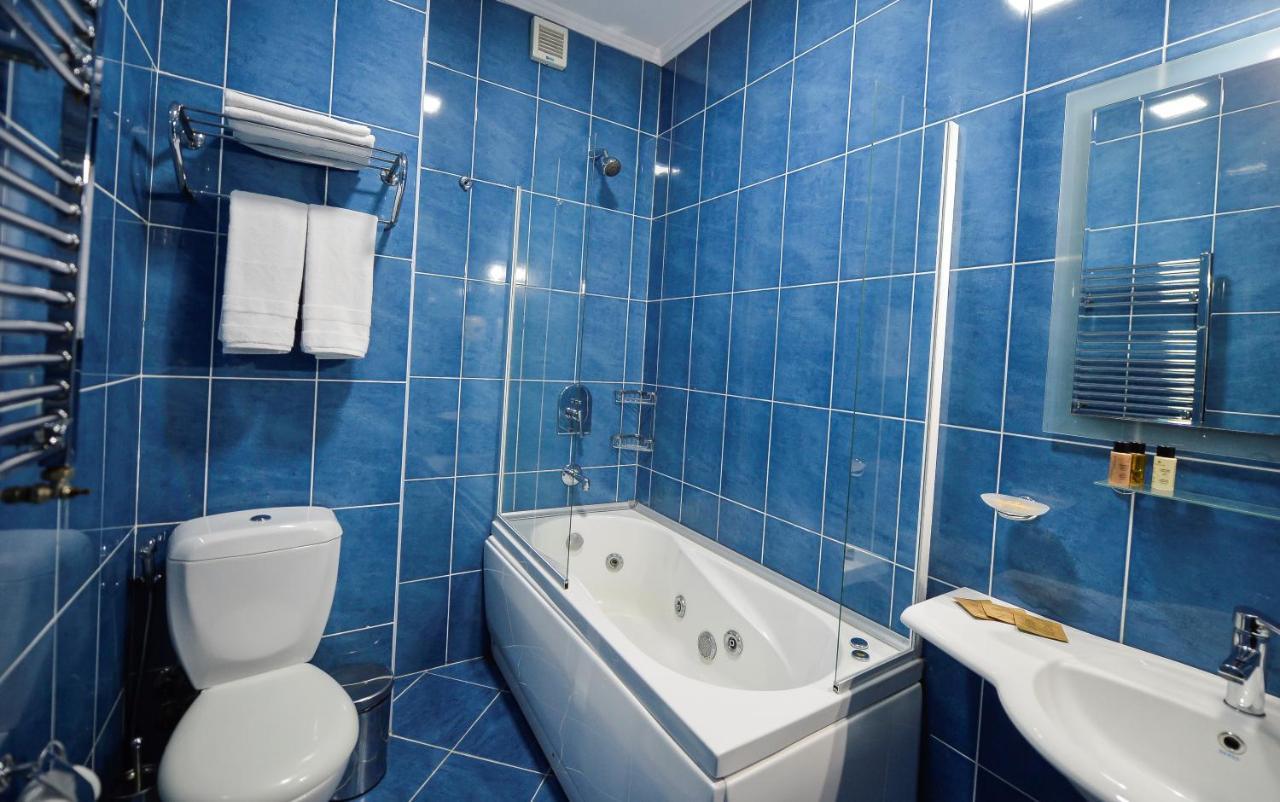 Aura Boutique Hotel Batumi Bagian luar foto